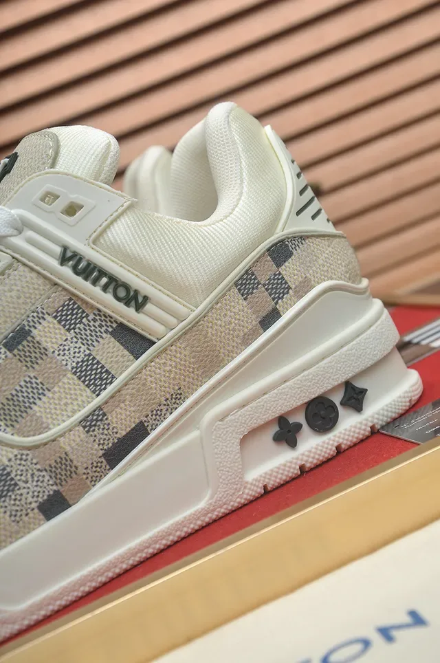Louis Vuitton LV Trainer Beige Gris Monogram Toile Supérieure Semelle Chunky Sculptée Lifestyle Sneakers 2