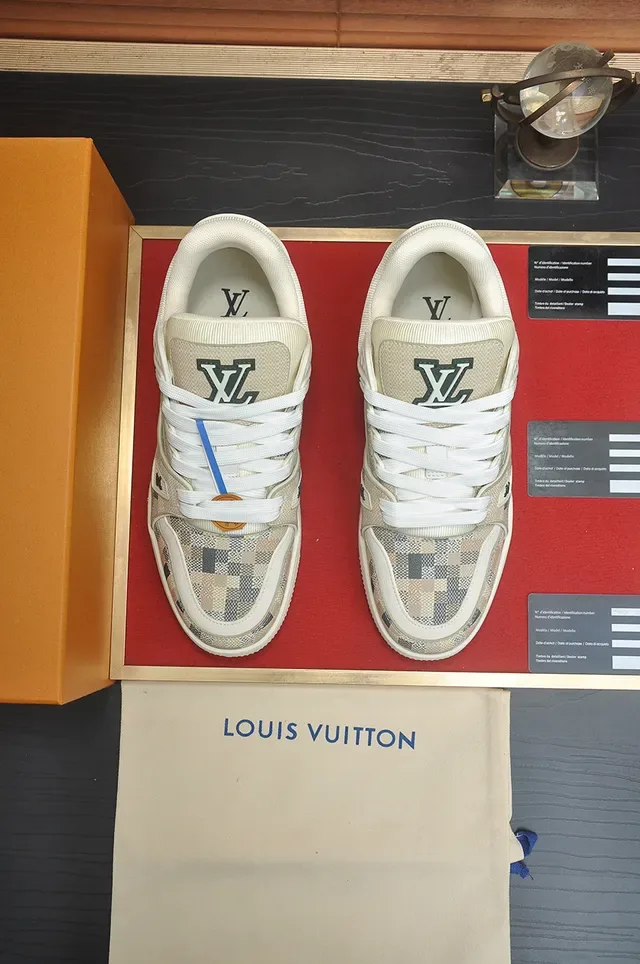 Louis Vuitton LV Trainer Beige Gris Monogram Toile Supérieure Semelle Chunky Sculptée Lifestyle Sneakers 5