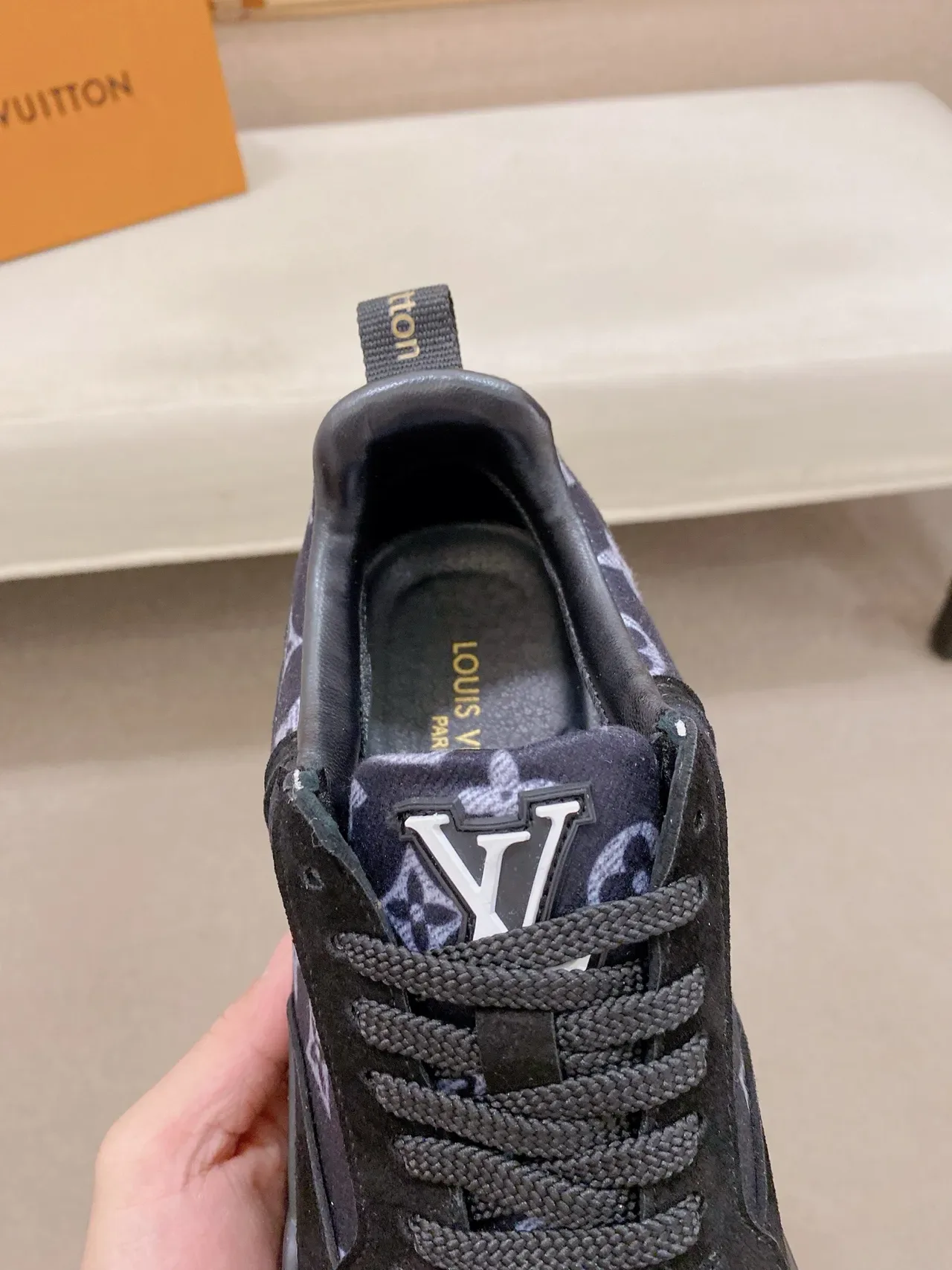 Louis Vuitton LV Trainer কালো ধূসর মনোগ্রাম প্রিন্ট উপর সুয়েড প্যানেল লাইফস্টাইল স্নিকার্স 4