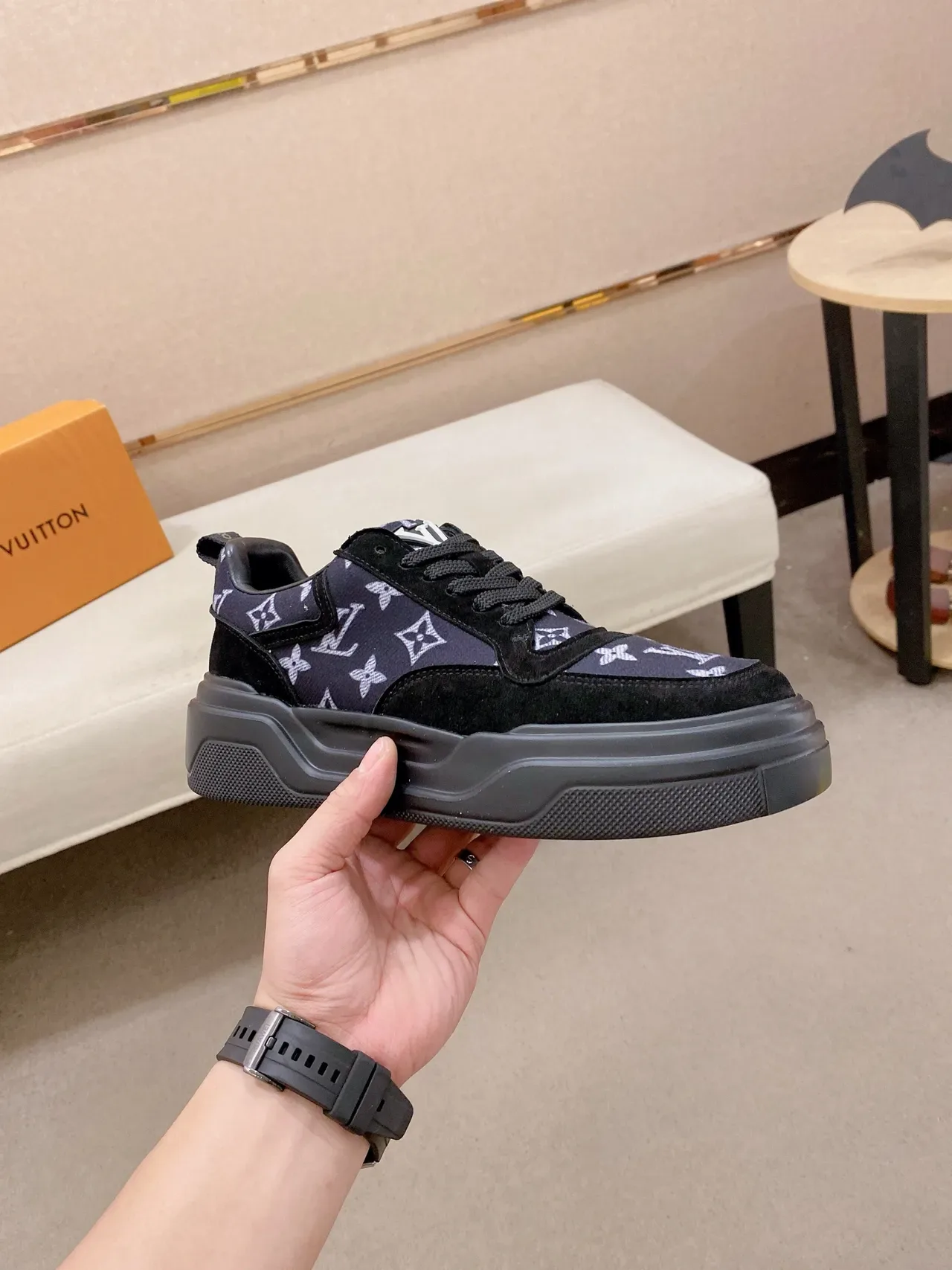 Louis Vuitton LV Trainer কালো ধূসর মনোগ্রাম প্রিন্ট উপর সুয়েড প্যানেল লাইফস্টাইল স্নিকার্স 5