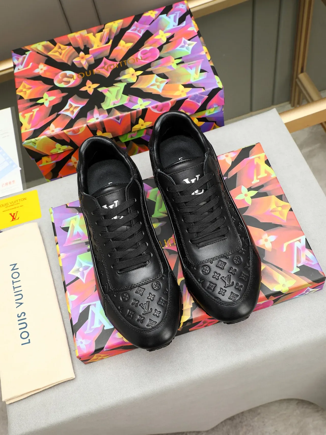Louis Vuitton LV Trainer Baskets Lifestyle Noires en Cuir Monogram Embossed Low-Top 3