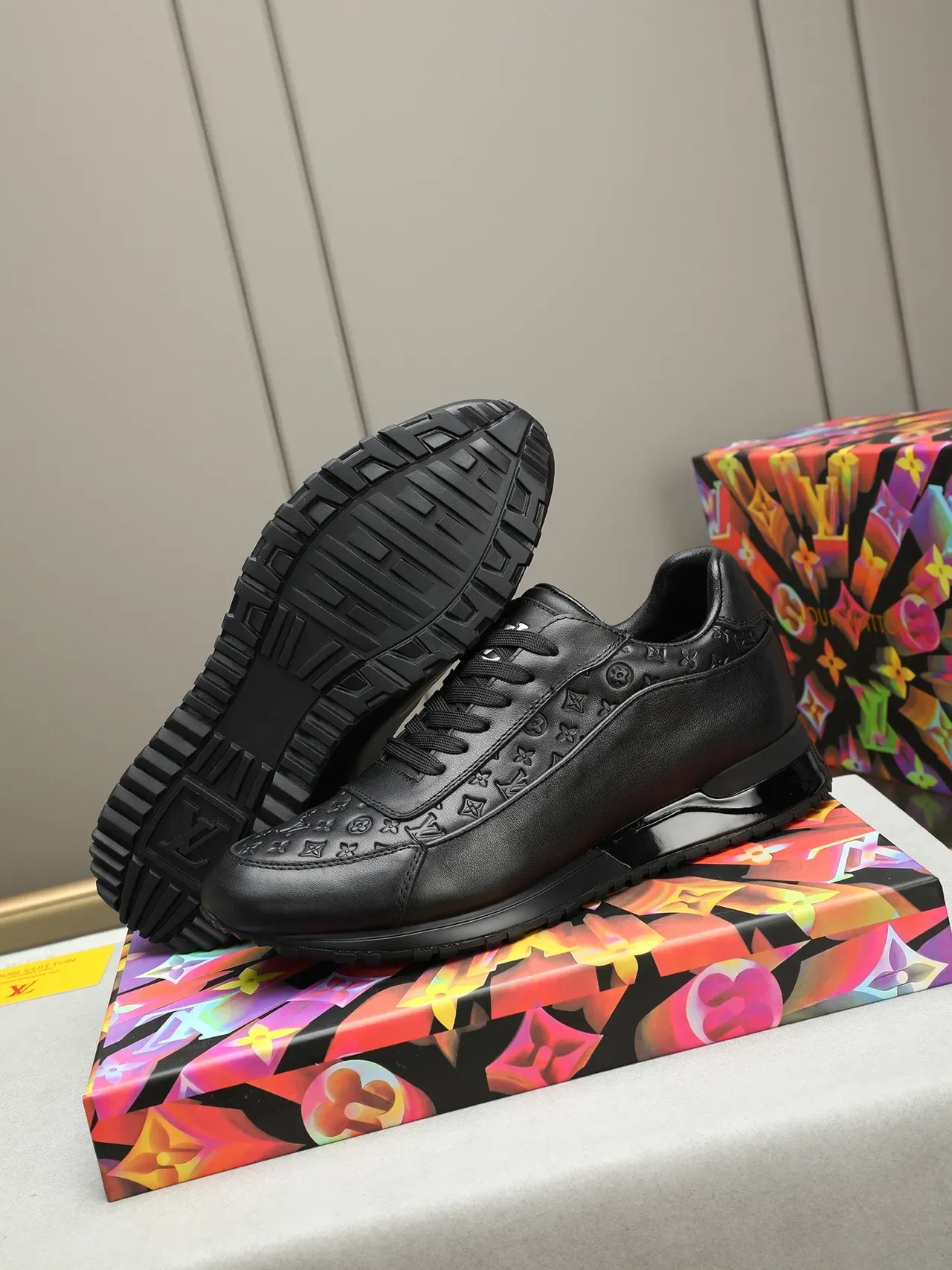 Louis Vuitton LV Trainer Baskets Lifestyle Noires en Cuir Monogram Embossed Low-Top 5