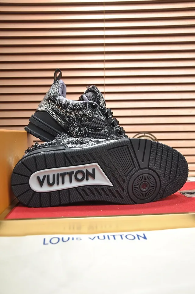 Louis Vuitton LV Trainer Chaussures Noires Argentées Texturées Monogrammées Haut Embellies Logo Floral Chunky 3