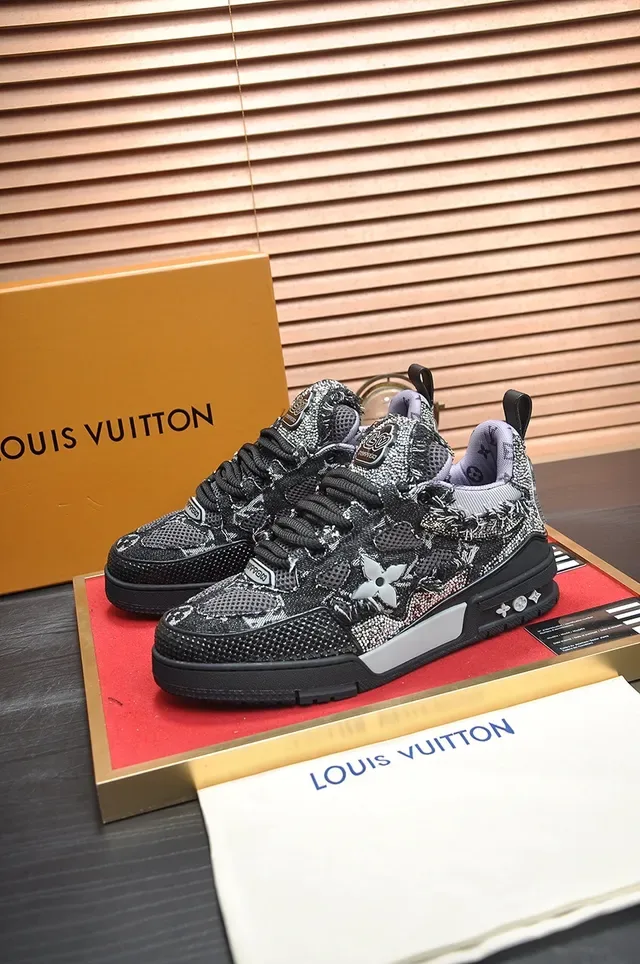 Louis Vuitton LV Trainer Chaussures Noires Argentées Texturées Monogrammées Haut Embellies Logo Floral Chunky 4