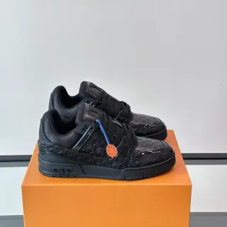 Louis Vuitton LV Trainer Negro Cuero Texturizado Patentado Parte Superior Esculpido Suela Chunky Zapatillas Lifestyle