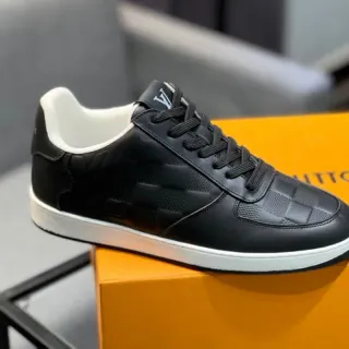 Louis Vuitton LV Trainer zapatillas negras y blancas de cuero quilted low-top lifestyle