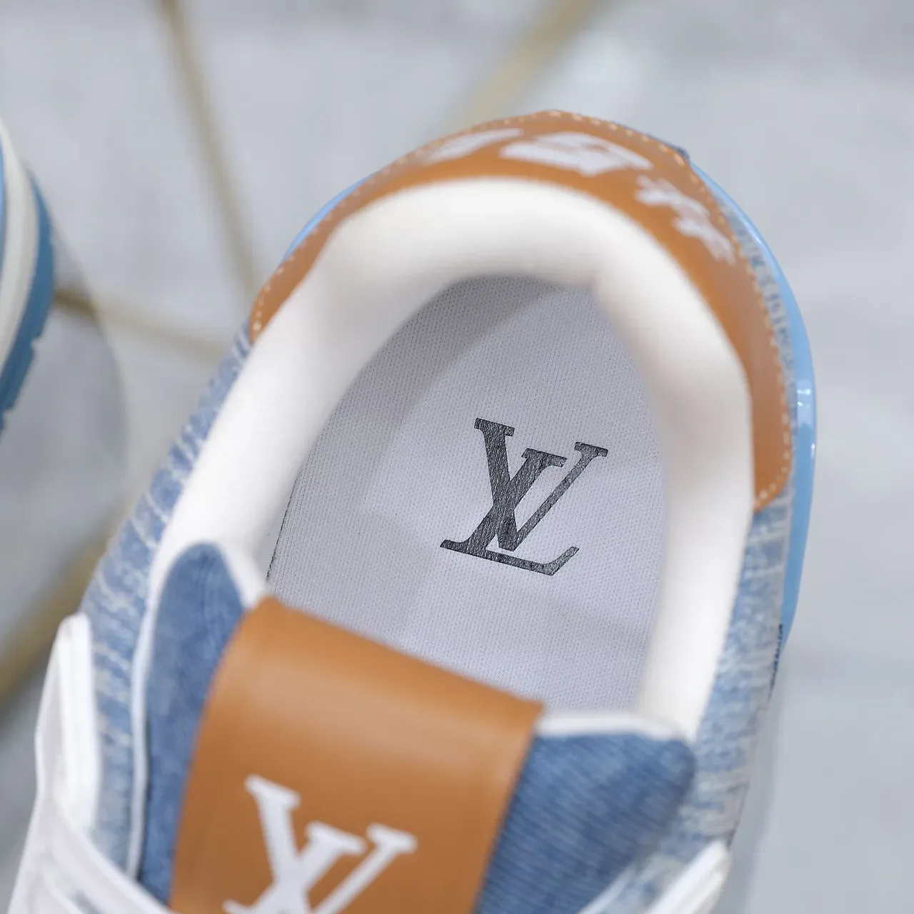 Louis Vuitton LV Trainer নীল বেইজ ডেনিম উপরের লেয়ার মিডসোল লাইফস্টাইল স্নিকার 2