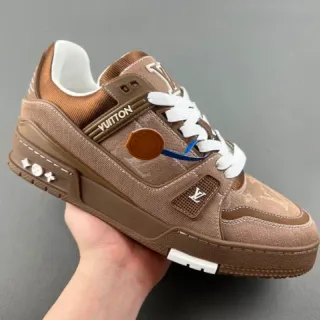 Louis Vuitton LV Trainer Zapatillas lifestyle marrón blanco con suela chunky en capas, parte superior de tela y cuero híbrido