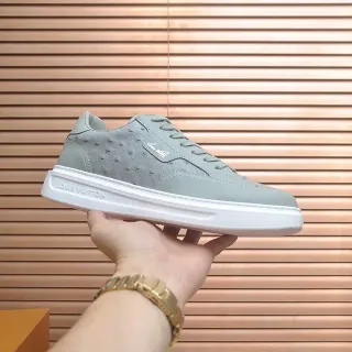 Louis Vuitton LV Trainer Gris Blanco Zapatillas Lifestyle de Bajo Top Panel Texturizado de Avestruz