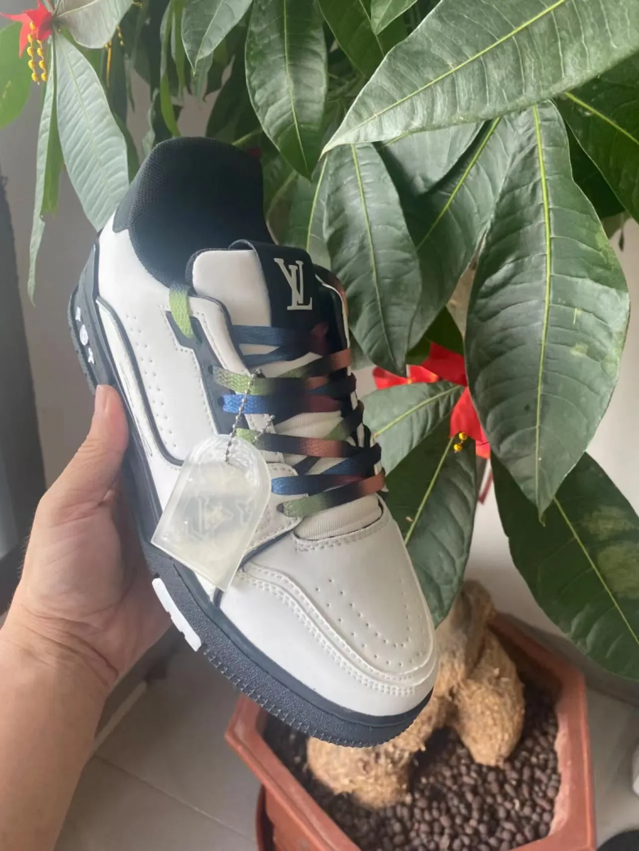 Louis Vuitton LV Trainer Rouge Blanc Cuir Monogrammé Semelle Épaisse Stratifiée Chaussures Lifestyle 2