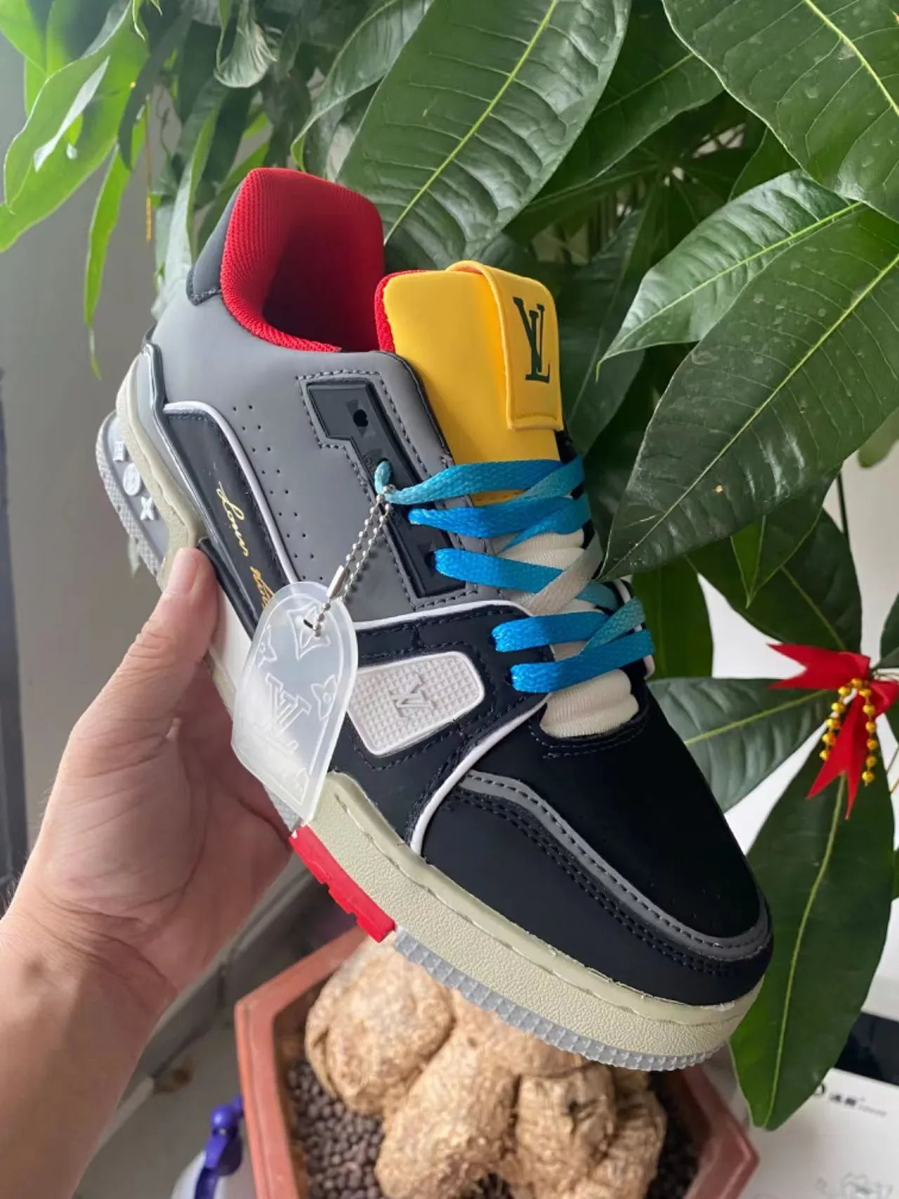 Louis Vuitton LV Trainer Rouge Blanc Cuir Monogrammé Semelle Épaisse Stratifiée Chaussures Lifestyle 4