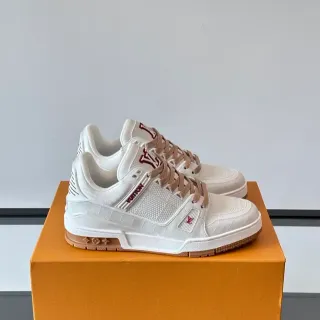 লুইস ভিটন LV Trainer সাদা বেইজ মনোগ্রাম টেক্সচার্ড উপর স্ট্রাকচার্ড লেয়ার্ড মিডসোল লাইফস্টাইল স্নিকার্স