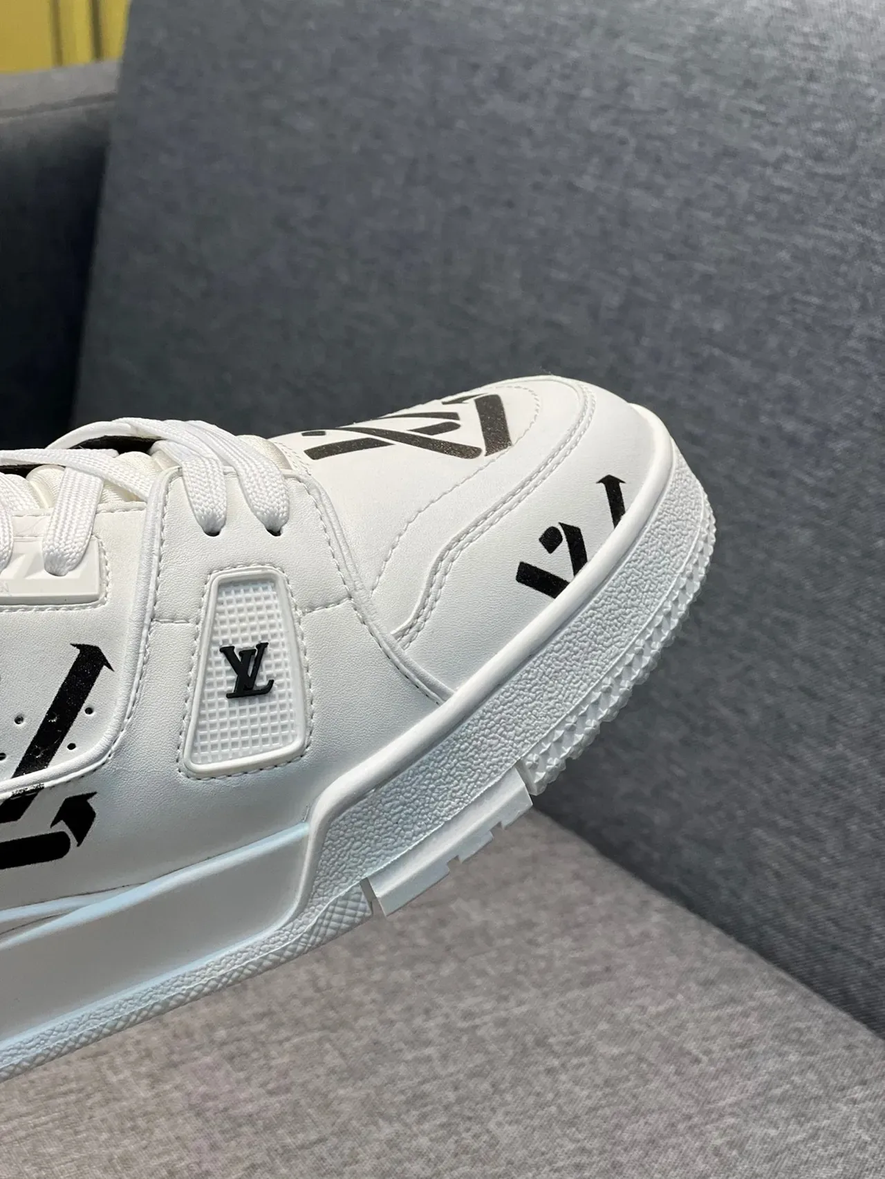 Louis Vuitton LV Trainer Blanc et Noir Impression Graphique Partie Supérieure Semelle Sculptée Lifestyle Sneakers 3