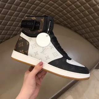 Louis Vuitton LV Trainer Zapatillas lifestyle blancas y marrones de alto con paneles monogram
