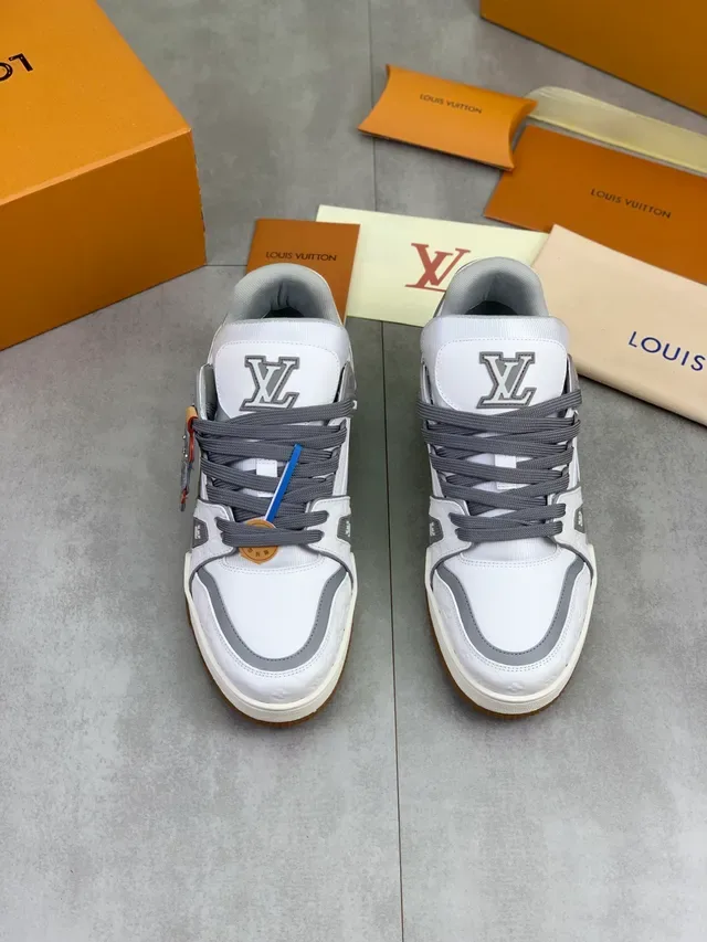 লুইস ভিটন LV Trainer সাদা ও ধূসর Monogram-Embossed চামড়া লেয়ার্ড ওভারলে লাইফস্টাইল স্নিকার্স 5