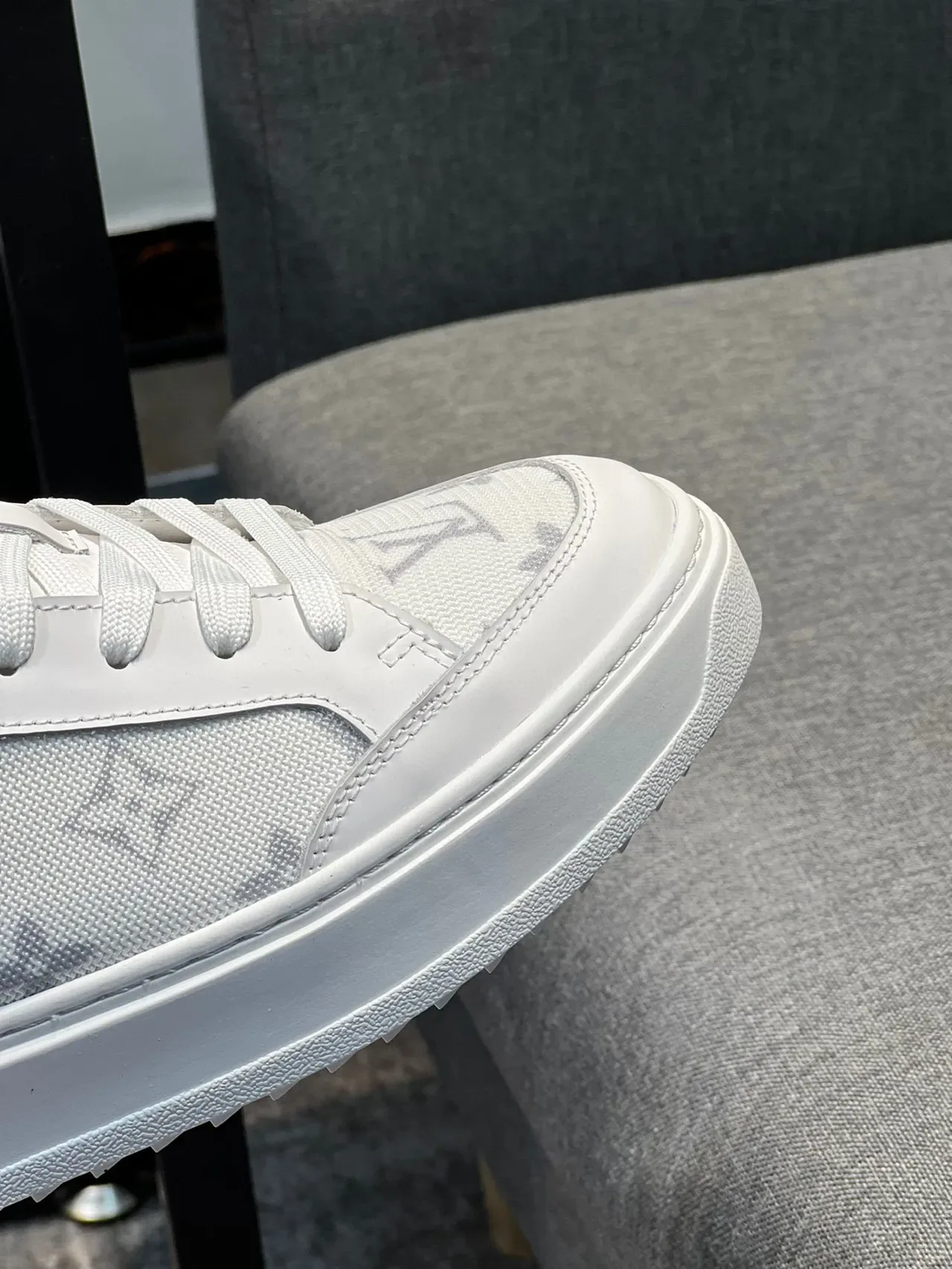 লুইস ভিটন LV Trainer সাদা ধূসর মোনোগ্রামড ক্যানভাস আপার প্ল্যাটফর্ম সোল লাইফস্টাইল স্নিকার্স 3