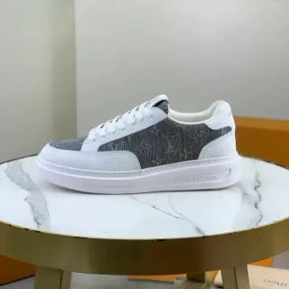 লুই ভিটন LV Trainer সাদা ধূসর মোনোগ্রাম টেক্সটাইল আপার প্ল্যাটফর্ম সোল লাইফস্টাইল স্নিকার্স