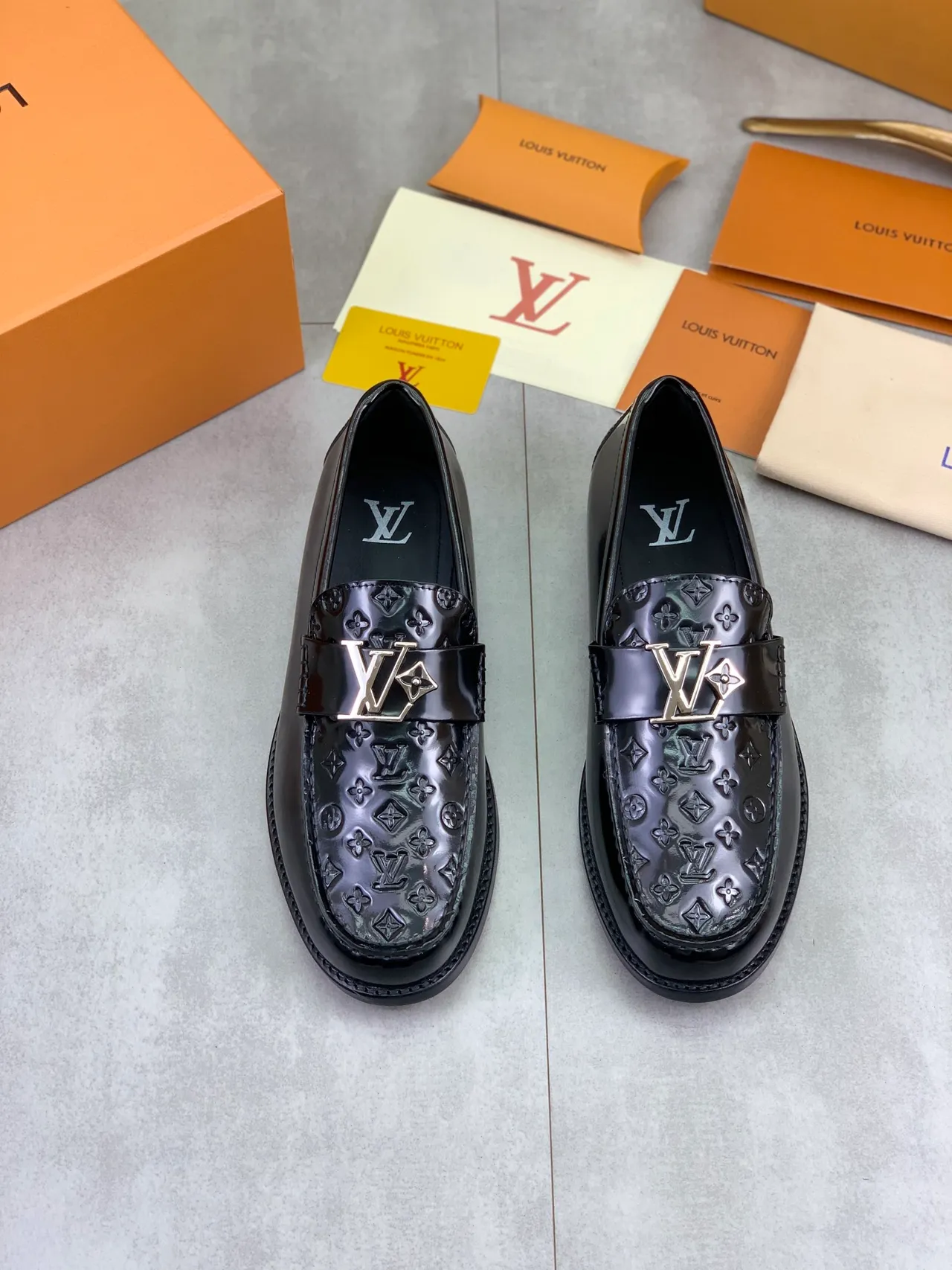 Louis Vuitton LV Turnlock Loafer Cuir Verni Noir Loafer 4
