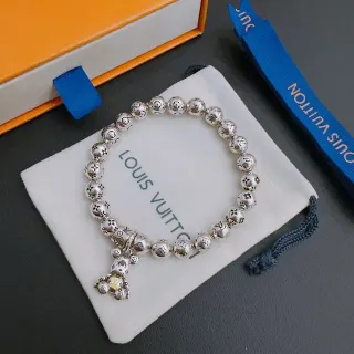 Louis Vuitton Monogram Perlas Osito de Peluche Encanto Pulsera