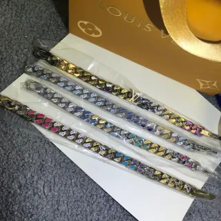 Pulsera Louis Vuitton Monogram Cadena Multicolor Esmalte Dorado Charm