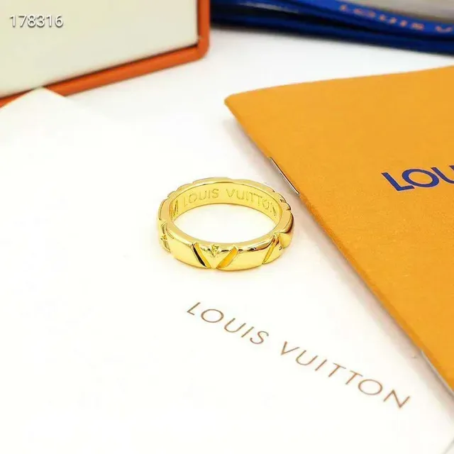 Anéis Louis Vuitton Monogram Gravados em Ouro e Prata 3