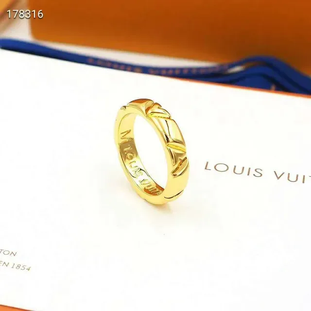 Anéis Louis Vuitton Monogram Gravados em Ouro e Prata 6