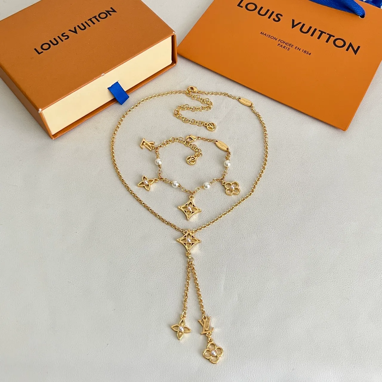 Louis Vuitton Monogram Charme Fleur et Étoile Bracelet Perles à Ton Doré 4