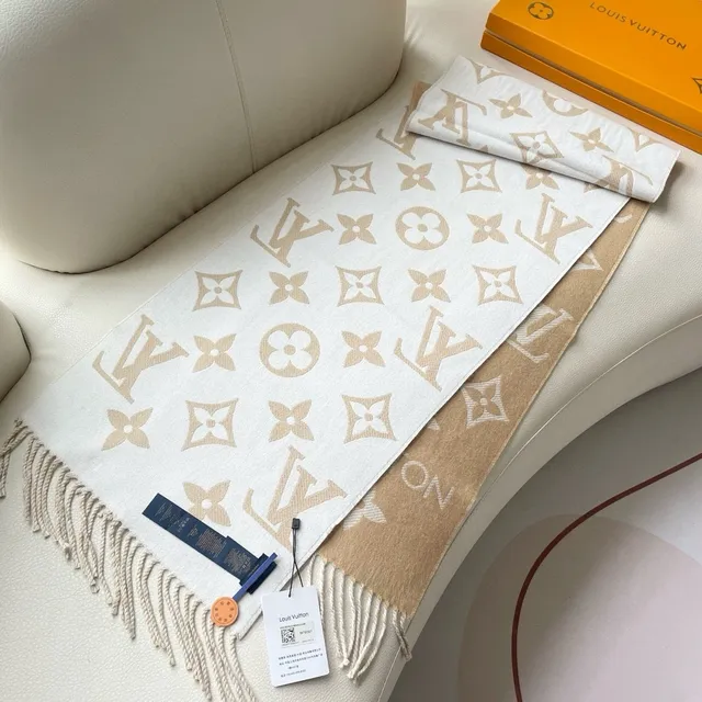 Cachecol Louis Vuitton Monogram Flower Beige e Cream de Cashmere 5