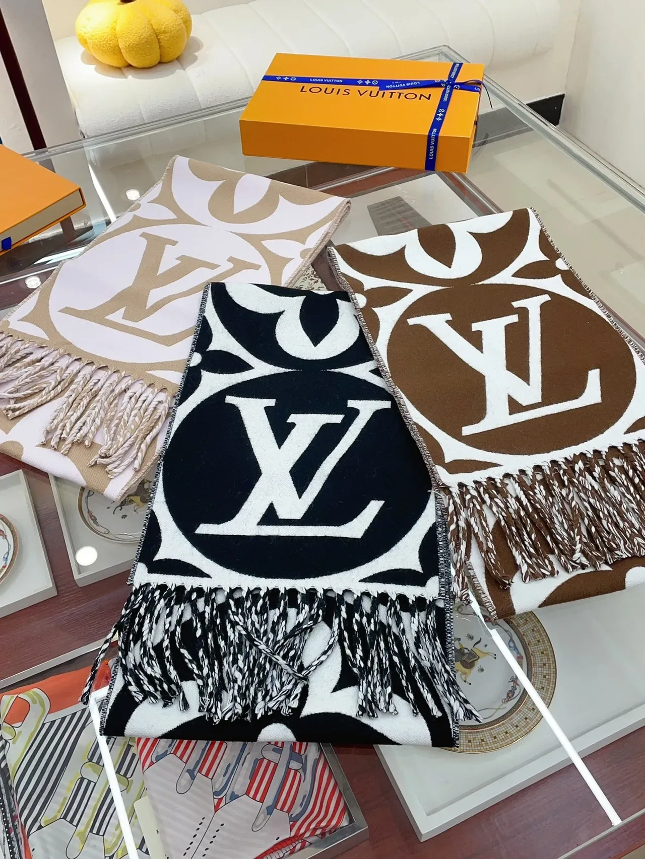 Louis Vuitton Monogram Flower Beige and White Shawl 4