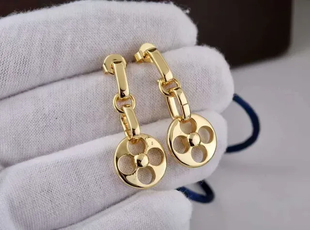 Louis Vuitton Monogram Flower Gold Circular Charms Polished Metal Finish Bracelet 4