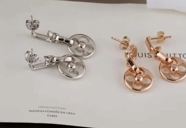 Louis Vuitton Monogram Flower Gold Circular Charms Polished Metal Finish Bracelet 7
