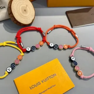 Louis Vuitton Monogram World Tour سلاسل يد مضفورة