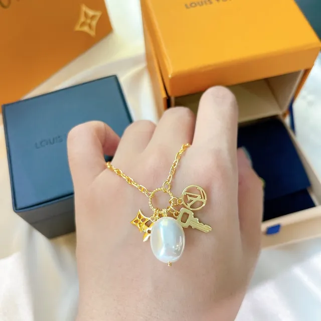 Louis Vuitton Multi-Charm Baroque Pearl Necklace 4