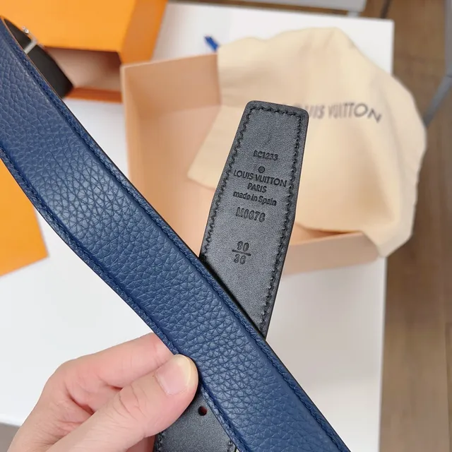 Louis Vuitton Cinto de Couro Preto Marinho Granulado Taurillon Prateado LV Twist Fivela 5
