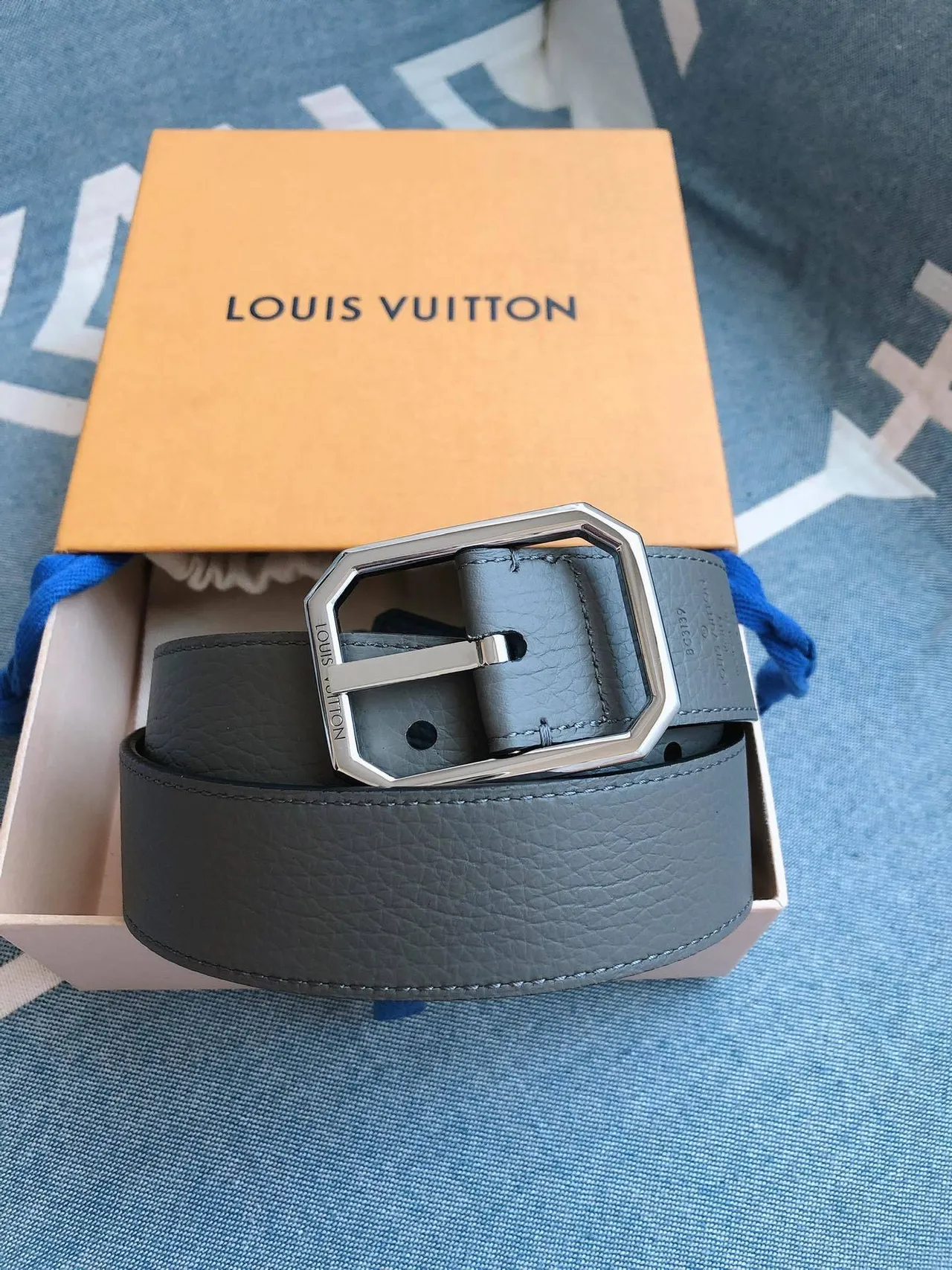 Louis Vuitton Octagonal Buckle Gray Pebbled Leather Belt 1