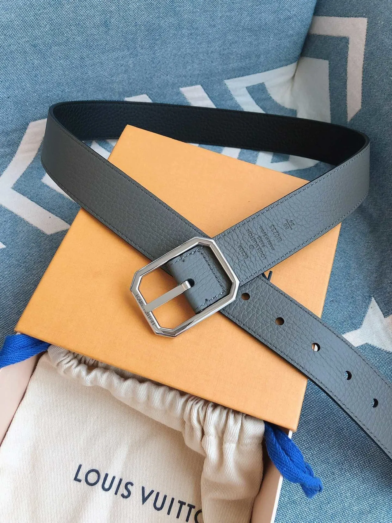 Louis Vuitton Octagonal Buckle Gray Pebbled Leather Belt 3