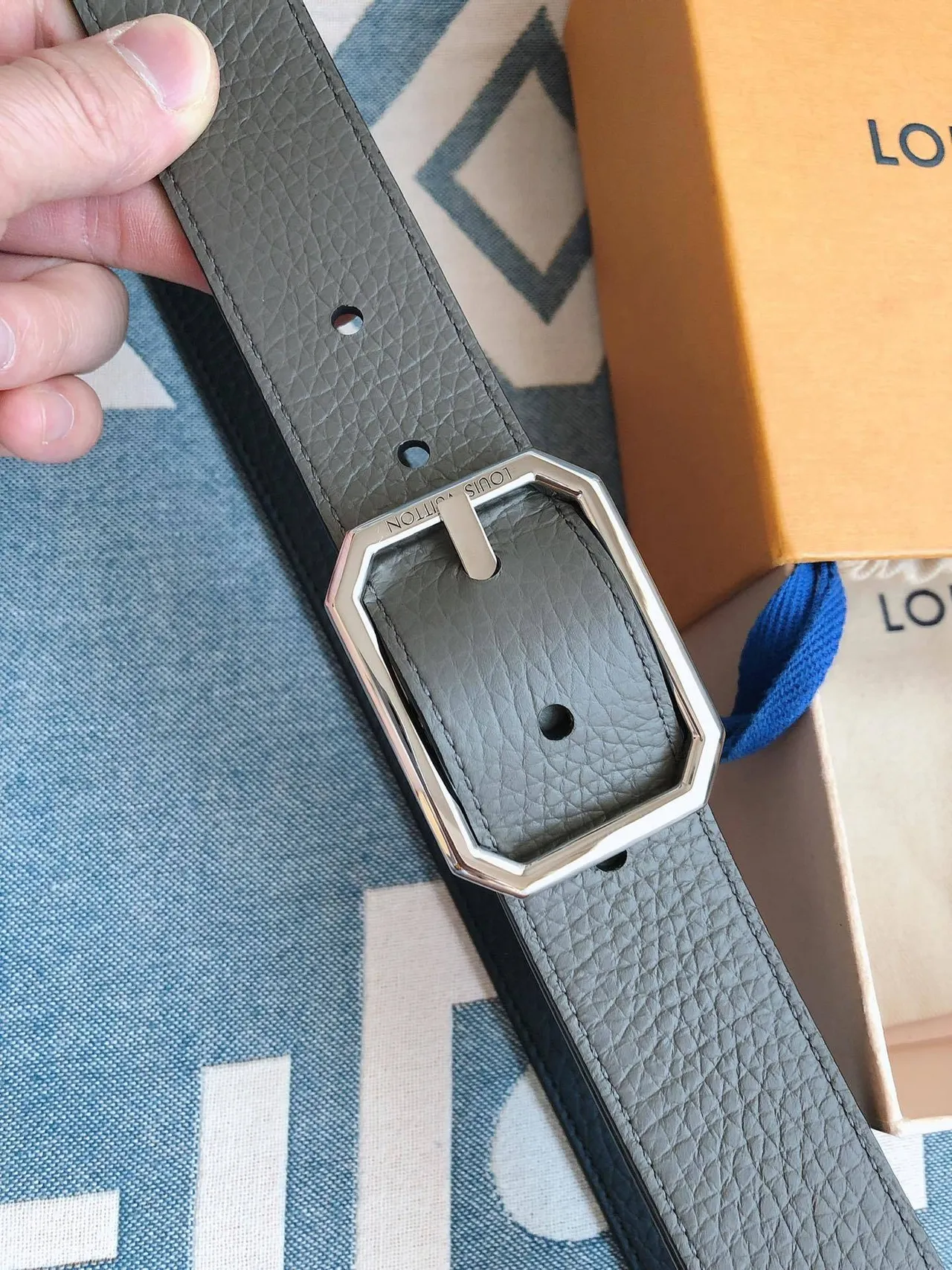 Louis Vuitton Octagonal Buckle Gray Pebbled Leather Belt 4
