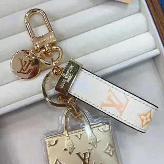 路易威登 Petite Malle 金色米色印花皮革带金属五金手提包