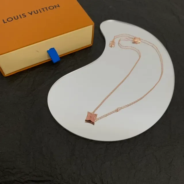 Louis Vuitton Pink Gold Chain Enamel Quatrefoil Pendant Necklace 6