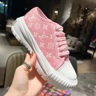 Louis Vuitton Zapatillas Lifestyle con Suela Gruesa de Plataforma en Lona con Monograma Rosa y Blanco