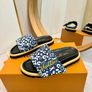 Louis Vuitton मुद्रित पट्टी लोगो पैच प्लेटफॉर्म स्लिपर्स