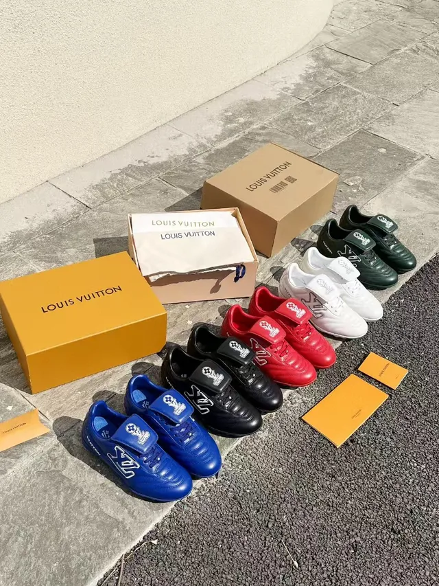 Louis Vuitton Run Away Chaussures de football indoor en cuir bleu 2