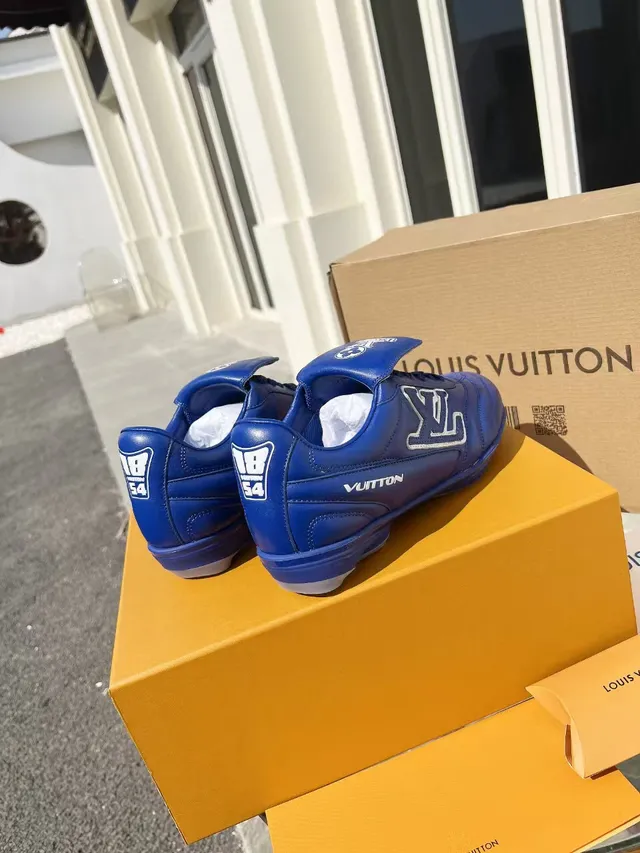 Louis Vuitton Run Away Chaussures de football indoor en cuir bleu 3