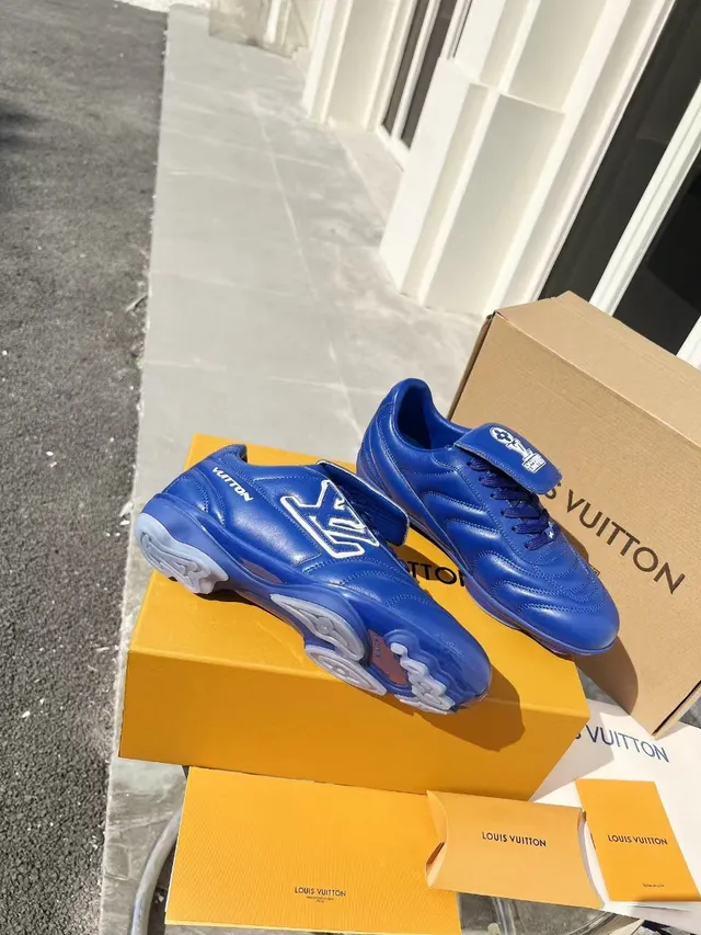 Louis Vuitton Run Away Chaussures de football indoor en cuir bleu 4