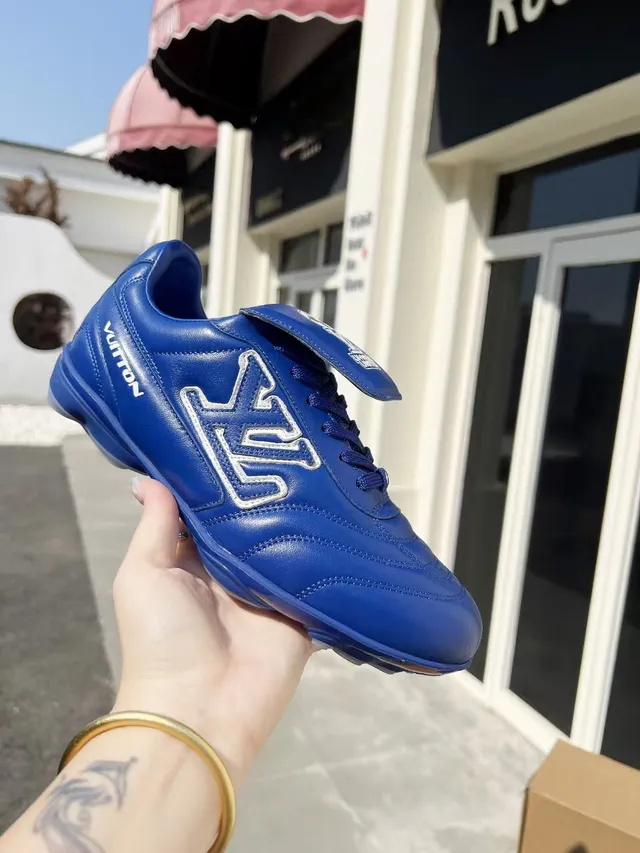 Louis Vuitton Run Away Chaussures de football indoor en cuir bleu 5