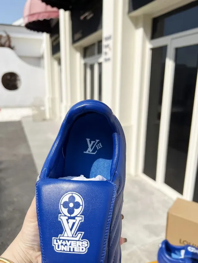 Louis Vuitton Run Away Chaussures de football indoor en cuir bleu 8