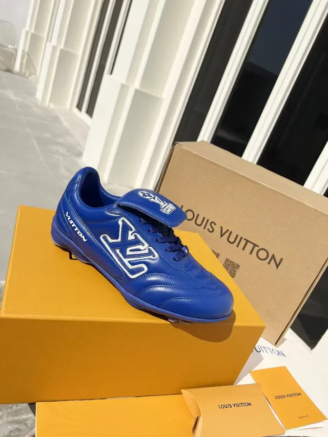 Louis Vuitton Run Away Chaussures de football indoor en cuir bleu 9