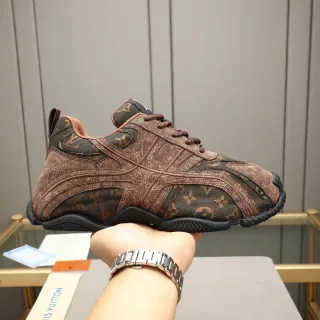 Louis Vuitton Run Away ब्राउन Monogram कैनवास चंकी स्नीकर्स
