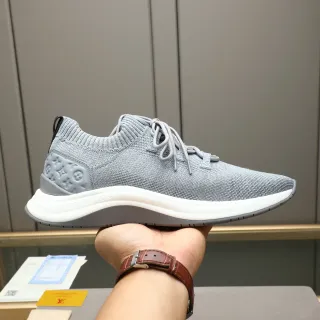 Louis Vuitton Run Away Zapatillas Lifestyle Gris de Punto