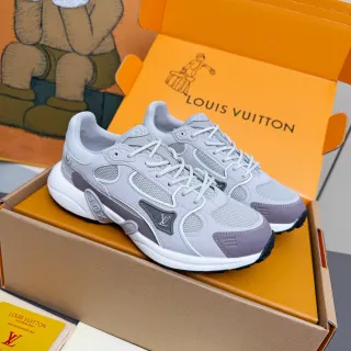 Louis Vuitton Run Away gris claro y lavanda zapatillas lifestyle